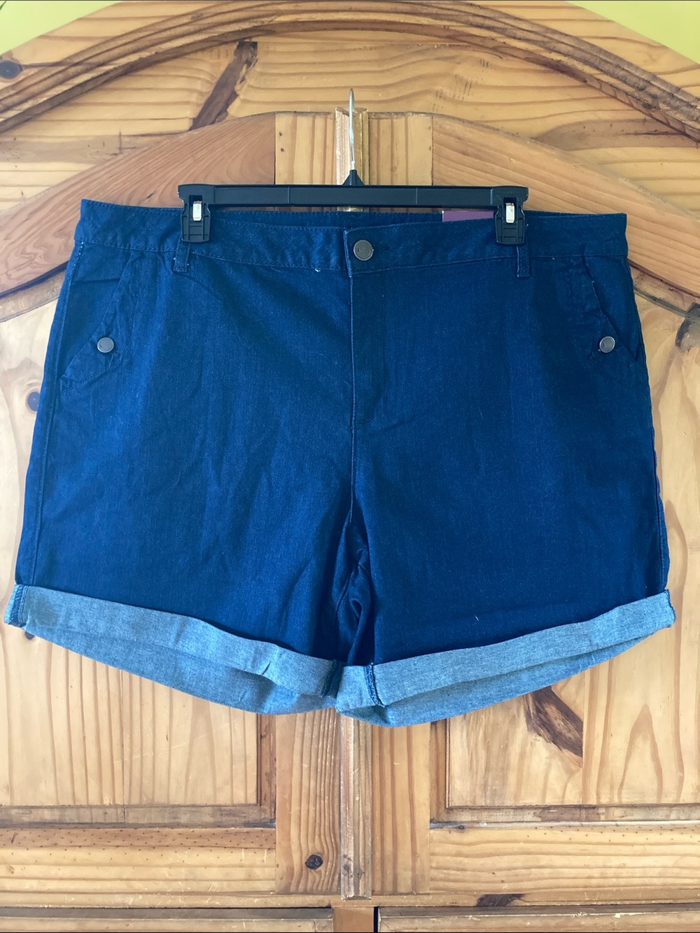Women's Lane Bryant dark wash cuffed hem jean shorts size 26 - NWT